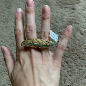 NWT Crystal leaf double ring